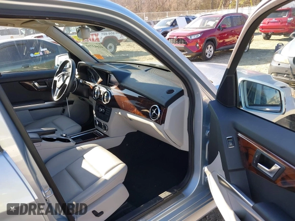 2013 Mercedes-Benz GLK 350 z VIN WDCGG5HB7DG046459, wystawiony jako IAAI lot #41643710 z przebiegiem 63 000 mil mil oraz . Historia ofert i sprzedaży dostępna na DreamBid. Obrazek 5.