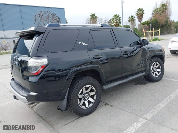 2017 Toyota 4Runner SR5 with VIN JTEBU5JR0H5466187, listed as a IAAI auction lot 41678607 with 137,864 mi miles. Bid and sale history available at carsss.com. Image 4.