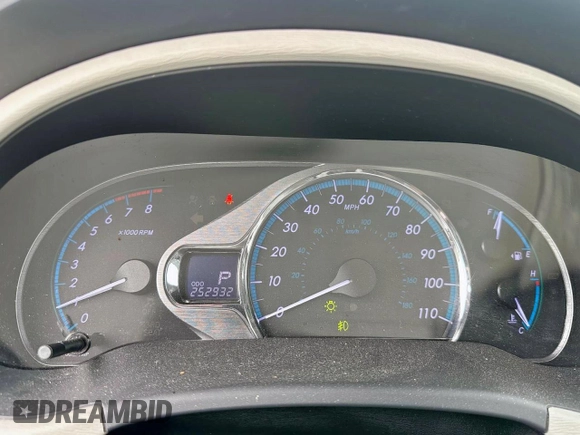 2013 Toyota Sienna XLE z VIN 5TDDK3DC1DS062365, wystawiony jako Copart lot #61709045 z przebiegiem 252 932 mil mil oraz Czysty tytuł • Clean title. Historia ofert i sprzedaży dostępna na DreamBid. Obrazek 8.