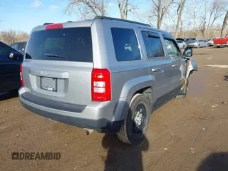 2016 Jeep Patriot Sport z VIN 1C4NJPBB0GD801752, wystawiony jako IAAI lot #41448570 z przebiegiem 108 859 mil mil oraz . Historia ofert i sprzedaży dostępna na DreamBid. Obrazek 4.