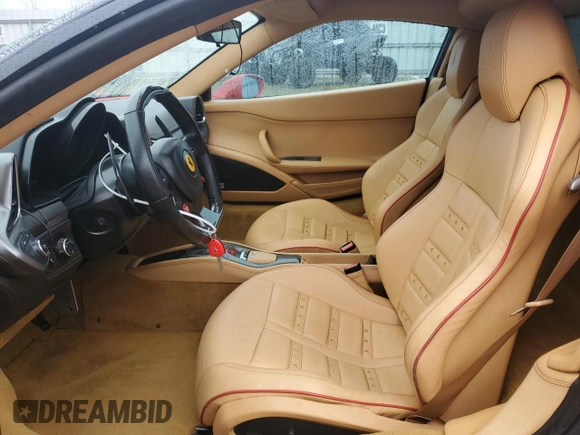2011 Ferrari 458 Italia z VIN ZFF67NFA5B0176534, wystawiony jako Copart lot #86757334 z przebiegiem Nie podano mil oraz Szkoda całkowita • Salvage title. Historia ofert i sprzedaży dostępna na DreamBid. Obrazek 7.