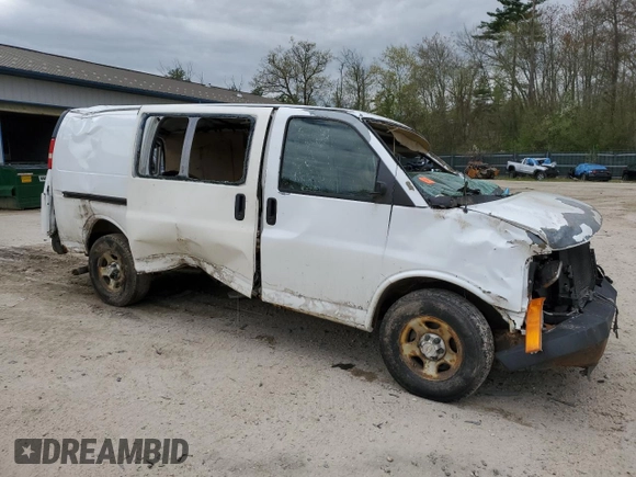2008 Chevrolet Express Cargo z VIN 1GCFG15X581215851, wystawiony jako Copart lot #55747555 z przebiegiem Nie podano mil oraz Szkoda całkowita • Salvage title. Historia ofert i sprzedaży dostępna na DreamBid. Obrazek 4.