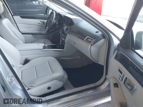 2014 Mercedes-Benz E 350 Sport z VIN WDDHF5KB2EA831973, wystawiony jako IAAI lot #41748637 z przebiegiem 153 481 mil mil oraz . Historia ofert i sprzedaży dostępna na DreamBid. Obrazek 5.