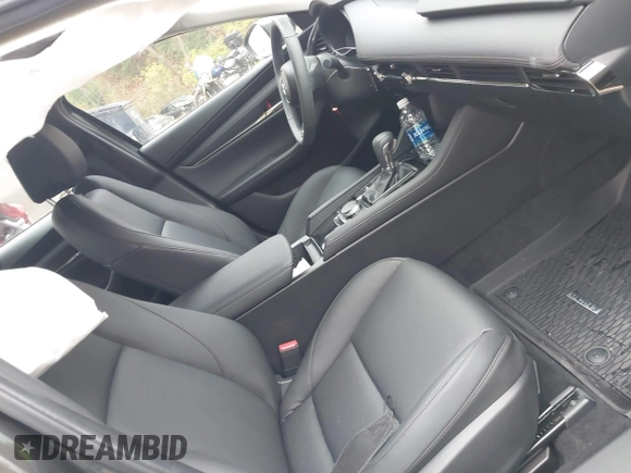 2024 Mazda 3 S Preferred z VIN 3MZBPACM7RM431371, wystawiony jako IAAI lot #40676189 z przebiegiem 276 mil mil oraz . Historia ofert i sprzedaży dostępna na DreamBid. Obrazek 5.