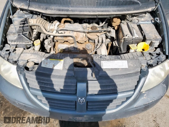 2005 Dodge Caravan SXT with VIN 2D4GP44L75R335536, listed as a Copart auction lot 60933985 with 212,231 mi miles and Salvage title. Bid and sale history available at DreamBid. Image 12.