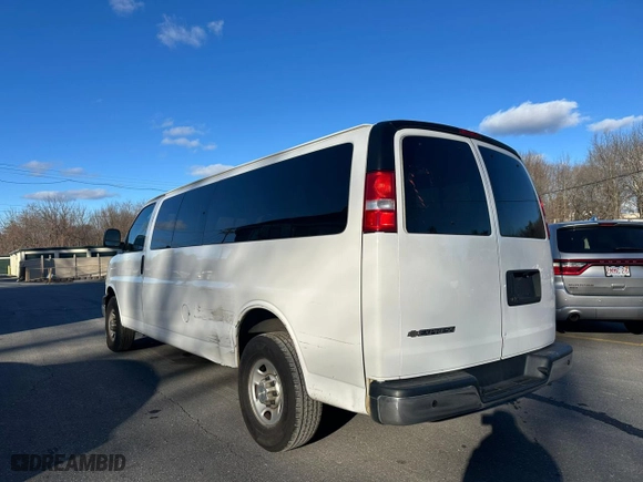 2021 Chevrolet Express Passenger LS with VIN 1GAZGNFPXM1170072, listed as a Copart auction lot 83494114 with 273,908 mi miles and Clean Title. Bid and sale history available at carsss.com. Image 2.