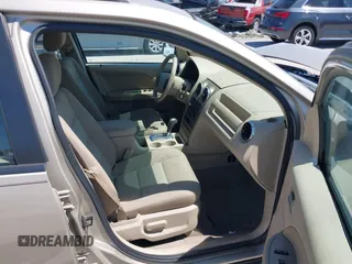 2005 Ford Freestyle SE z VIN 1FMZK01115GA63370, wystawiony jako IAAI lot #41882239 z przebiegiem 139 257 mil mil oraz . Historia ofert i sprzedaży dostępna na DreamBid. Obrazek 5.
