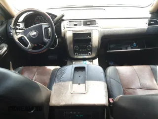 2008 Chevrolet Suburban LTZ with VIN 3GNFK163X8G193980, listed as a Copart auction lot 55521505 with 173,181 mi miles and Salvage title. Bid and sale history available at DreamBid. Image 8.