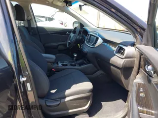 2019 Kia Sorento L z VIN 5XYPG4A38KG536055, wystawiony jako IAAI lot #42337435 z przebiegiem 48 184 mil mil oraz . Historia ofert i sprzedaży dostępna na DreamBid. Obrazek 5.