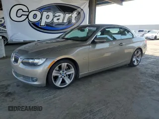 2007 BMW 3 Series 335i z VIN WBAWL73597PX42073, wystawiony jako Copart lot #59042455 z przebiegiem 91 478 mil mil oraz Czysty tytuł • Clean title. Historia ofert i sprzedaży dostępna na DreamBid. Obrazek 1.
