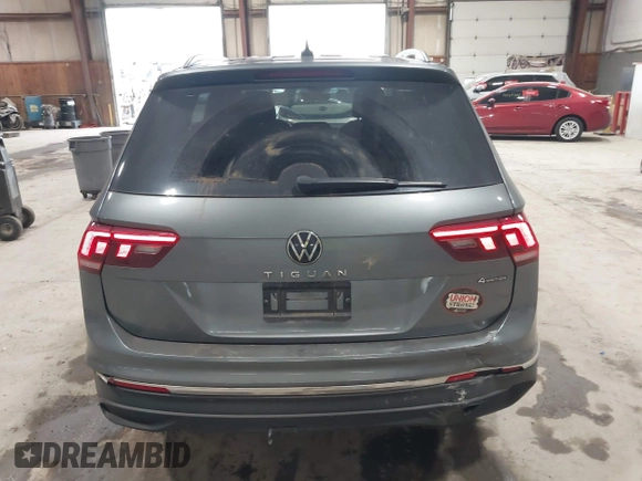 2022 Volkswagen Tiguan S z VIN 3VV0B7AX2NM042934, wystawiony jako IAAI lot #42172199 z przebiegiem 71 367 mil mil oraz . Historia ofert i sprzedaży dostępna na DreamBid. Obrazek 16.
