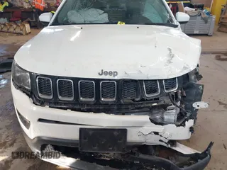 2018 Jeep Compass Latitude with VIN 3C4NJDBB0JT179167, listed as a IAAI auction lot 41622598 with 106,880 mi miles. Bid and sale history available at carsss.com. Image 6.
