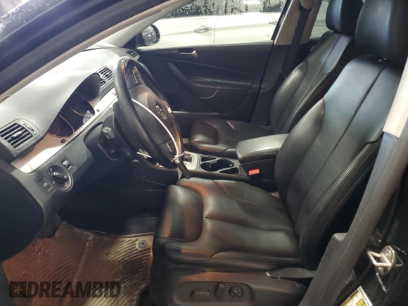2010 Volkswagen Passat z VIN WVWJK9AN4AE096359, wystawiony jako Copart lot #50740075 z przebiegiem 196 126 mil mil oraz Szkoda całkowita • Salvage title. Historia ofert i sprzedaży dostępna na DreamBid. Obrazek 7.