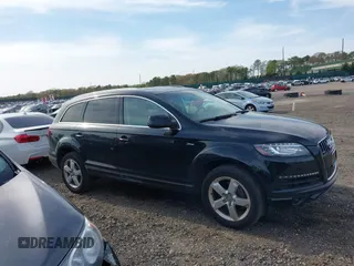 2015 Audi Q7 Premium Plus z VIN WA1LGAFE3FD021986, wystawiony jako IAAI lot #42129938 z przebiegiem 58 501 mil mil oraz . Historia ofert i sprzedaży dostępna na DreamBid. Obrazek 13.