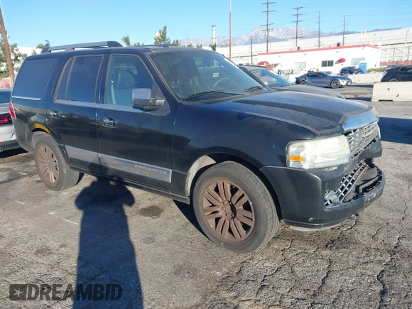 2007 Lincoln Navigator z VIN 5LMFU275X7LJ17484, wystawiony jako IAAI lot #41377997 z przebiegiem 159 418 mil mil oraz . Historia ofert i sprzedaży dostępna na DreamBid. Obrazek 1.