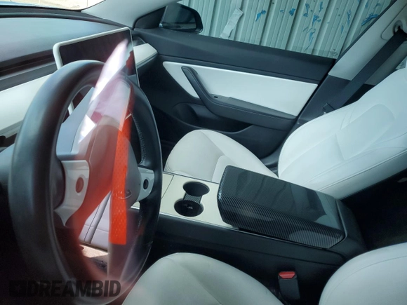 2018 Tesla Model 3 Long Range Battery z VIN 5YJ3E1EB3JF134664, wystawiony jako Copart lot #57288485 z przebiegiem Nie podano mil oraz Szkoda całkowita • Salvage title. Historia ofert i sprzedaży dostępna na DreamBid. Obrazek 9.