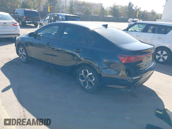 2020 Kia Forte LXS z VIN 3KPF24AD7LE228683, wystawiony jako IAAI lot #41620117 z przebiegiem 105 251 mil mil oraz . Historia ofert i sprzedaży dostępna na DreamBid. Obrazek 3.