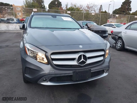 2015 Mercedes-Benz GLA-Class GLA 250 with VIN WDCTG4EBXFJ122825, listed as a IAAI auction lot 40962553 with NaN miles. Bid and sale history available at carsss.com. Image 13.