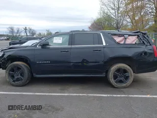 2018 Chevrolet Suburban LT z VIN 1GNSKHKC7JR382685, wystawiony jako IAAI lot #42077286 z przebiegiem 137 206 mil mil oraz . Historia ofert i sprzedaży dostępna na DreamBid. Obrazek 14.