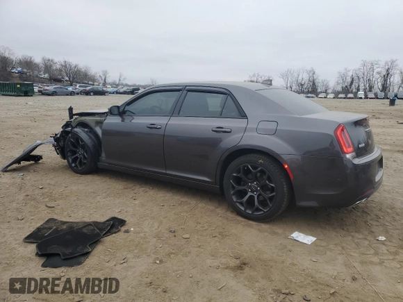 2019 Chrysler 300 S z VIN 2C3CCABG8KH594943, wystawiony jako Copart lot #49223225 z przebiegiem 60 893 mil mil oraz Szkody całkowita. Historia ofert i sprzedaży dostępna na DreamBid. Obrazek 2.