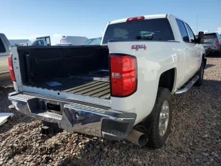 2015 Chevrolet Silverado 3500HD LT z VIN 1GC4KZE82FF590450, wystawiony jako Copart lot #68320404 z przebiegiem 78 844 mil mil oraz Szkoda całkowita • Salvage title. Historia ofert i sprzedaży dostępna na DreamBid. Obrazek 3.