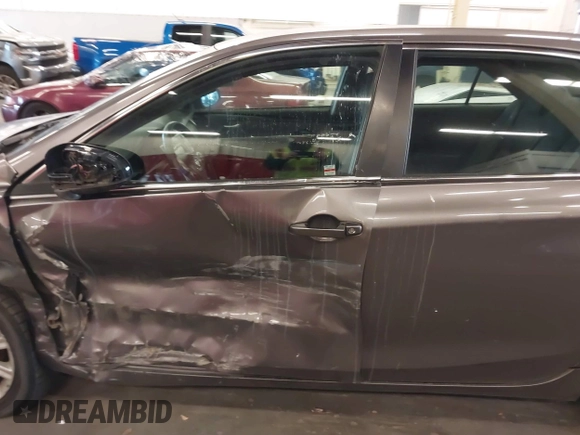2015 Toyota Camry XLE with VIN 4T4BF1FK4FR474445, listed as a IAAI auction lot 40777928 with 222,913 mi miles. Bid and sale history available at carsss.com. Image 17.
