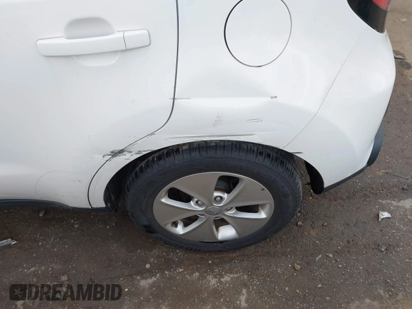 2016 Kia Soul with VIN KNDJN2A27G7259989, listed as a IAAI auction lot 39006527 with 106,751 mi miles. Bid and sale history available at carsss.com. Image 17.