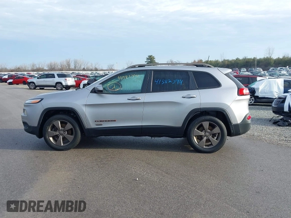 2017 Jeep Cherokee Latitude z VIN 1C4PJMCB0HW509286, wystawiony jako IAAI lot #41382394 z przebiegiem 96 562 mil mil oraz . Historia ofert i sprzedaży dostępna na DreamBid. Obrazek 14.