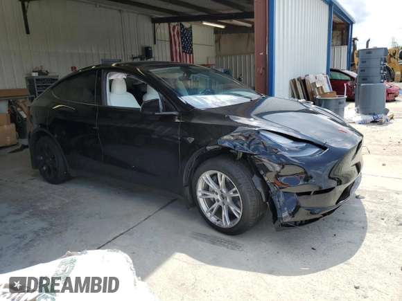 2024 Tesla Model Y Long Range z VIN 7SAYGDEEXRF072397, wystawiony jako Copart lot #61157535 z przebiegiem Nie podano mil oraz Szkoda całkowita • Salvage title. Historia ofert i sprzedaży dostępna na DreamBid. Obrazek 4.
