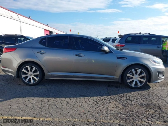 2013 Kia Optima SX w/Limited Pkg with VIN 5XXGR4A69DG190125, listed as a IAAI auction lot 41424498 with 134,056 mi miles. Bid and sale history available at carsss.com. Image 13.