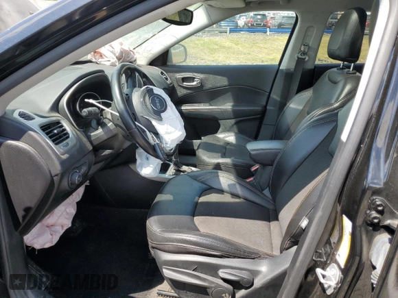 2020 Jeep Compass Latitude z VIN 3C4NJDBB8LT217957, wystawiony jako Copart lot #55413295 z przebiegiem 103 659 mil mil oraz Szkoda całkowita • Salvage title. Historia ofert i sprzedaży dostępna na DreamBid. Obrazek 7.