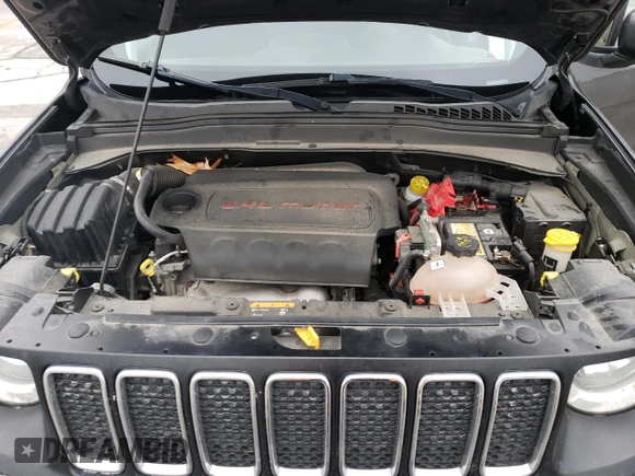 2020 Jeep Renegade Latitude with VIN ZACNJBBBXLPL21214, listed as a Copart auction lot 41685825 with 80,100 mi miles and Salvage Title. Bid and sale history available at carsss.com. Image 13.