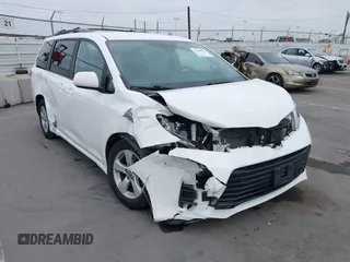 2020 Toyota Sienna LE Auto Access Seat с VIN 5TDKZ3DC0LS044909, выставлен на аукционе IAAI как лот 42289084 с пробегом 71 090 миль миль и . История ставок и продаж доступна на DreamBid. Изображение 1.