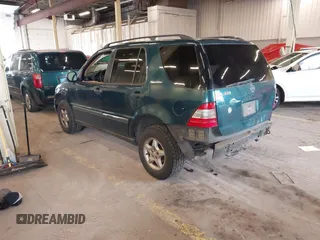 1998 Mercedes-Benz M-Class with VIN 4JGAB54E1WA011086, listed as a IAAI auction lot 41534717 with 186,273 mi miles. Bid and sale history available at carsss.com. Image 3.