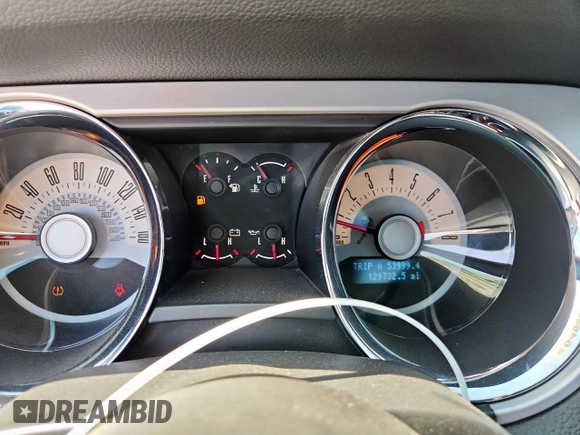 2012 Ford Mustang Premium z VIN 1ZVBP8AM3C5214411, wystawiony jako Copart lot #64656115 z przebiegiem 129 732 mil mil oraz Szkoda całkowita • Salvage title. Historia ofert i sprzedaży dostępna na DreamBid. Obrazek 9.