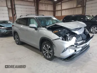 2022 Toyota Highlander XLE z VIN 5TDHZRBH3NS579974, wystawiony jako IAAI lot #41898015 z przebiegiem 46 005 mil mil oraz . Historia ofert i sprzedaży dostępna na DreamBid. Obrazek 1.