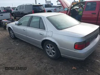 2002 Cadillac Seville Touring STS z VIN 1G6KY54902U102873, wystawiony jako IAAI lot #39710788 z przebiegiem 120 116 mil mil oraz . Historia ofert i sprzedaży dostępna na DreamBid. Obrazek 3.
