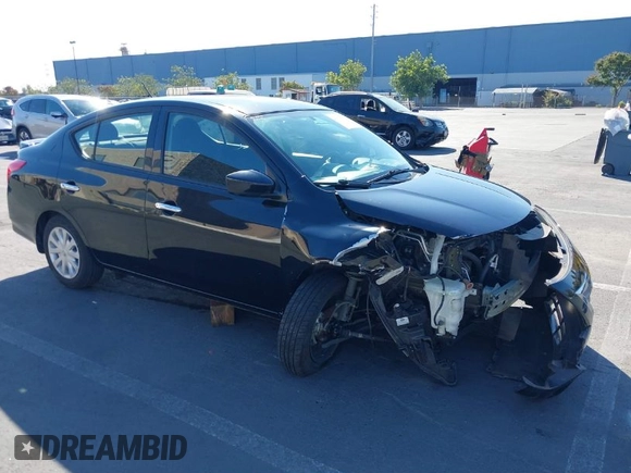 2016 Nissan Versa S z VIN 3N1CN7APXGL828172, wystawiony jako IAAI lot #40830717 z przebiegiem 53 910 mil mil oraz . Historia ofert i sprzedaży dostępna na DreamBid. Obrazek 1.