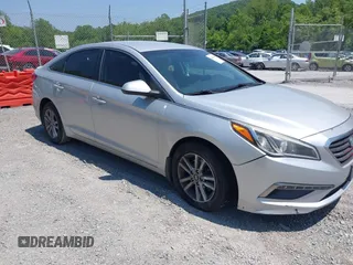 2015 Hyundai Sonata SE z VIN 5NPE24AF4FH082871, wystawiony jako IAAI lot #42415481 z przebiegiem 174 532 mil mil oraz . Historia ofert i sprzedaży dostępna na DreamBid. Obrazek 1.