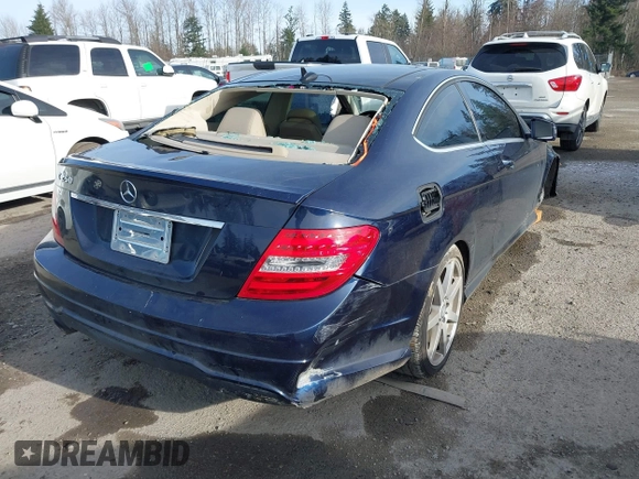 2014 Mercedes-Benz C 250 с VIN WDDGJ4HB7EG195043, выставлен на аукционе IAAI как лот 41725012 с пробегом 87 802 миль миль и . История ставок и продаж доступна на DreamBid. Изображение 4.