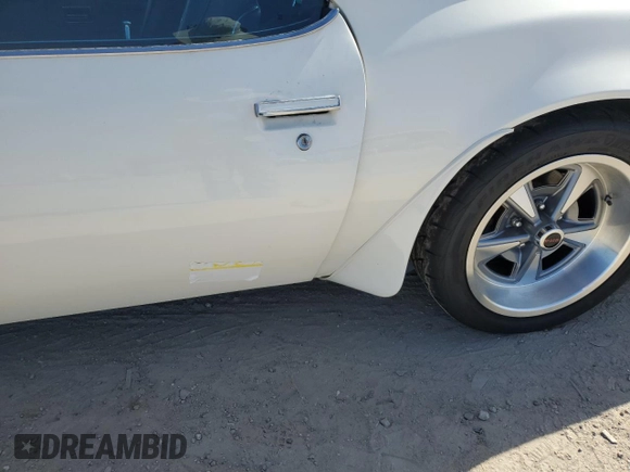 1974 Pontiac Firebird z VIN 2V87X4N121706, wystawiony jako Copart lot #77156494 z przebiegiem 2 359 mil mil oraz Nie do naprawy • Non repairable. Historia ofert i sprzedaży dostępna na DreamBid. Obrazek 12.