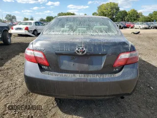 2008 Toyota Camry LE z VIN 4T4BE46K88R013921, wystawiony jako Copart lot #72229094 z przebiegiem 120 851 mil mil oraz Szkoda całkowita • Salvage title. Historia ofert i sprzedaży dostępna na DreamBid. Obrazek 6.