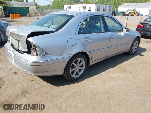 2007 Mercedes-Benz C 280 Luxury z VIN WDBRF92H57F889820, wystawiony jako IAAI lot #42144786 z przebiegiem 147 484 mil mil oraz . Historia ofert i sprzedaży dostępna na DreamBid. Obrazek 4.