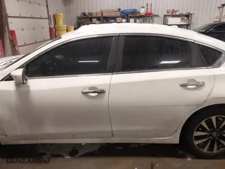 2018 Nissan Altima 2.5 SL with VIN 1N4AL3AP4JC260710, listed as a IAAI auction lot 41593136 with 133,367 mi miles. Bid and sale history available at carsss.com. Image 14.