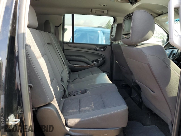 2017 Chevrolet Suburban LS z VIN 1GNSCGEC2HR133255, wystawiony jako Copart lot #60613875 z przebiegiem 212 868 mil mil oraz Czysty tytuł • Clean title. Historia ofert i sprzedaży dostępna na DreamBid. Obrazek 11.