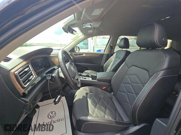 2024 Volkswagen Atlas SE with VIN 1V2HR2CA1RC579096, listed as a IAAI auction lot 42751185 with 15,477 mi miles and . Bid and sale history available at DreamBid. Image 5.