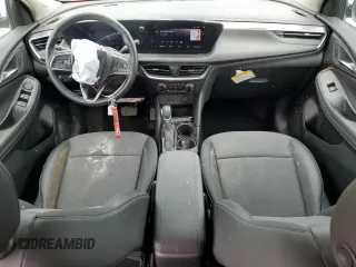 2024 Buick Encore GX Preferred z VIN KL4AMCSL5RB005790, wystawiony jako Copart lot #57697295 z przebiegiem 16 312 mil mil oraz Szkoda całkowita • Salvage title. Historia ofert i sprzedaży dostępna na DreamBid. Obrazek 8.