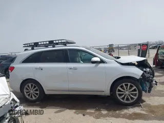 2017 Kia Sorento SX z VIN 5XYPK4A50HG275738, wystawiony jako IAAI lot #41748282 z przebiegiem Nie podano mil oraz . Historia ofert i sprzedaży dostępna na DreamBid. Obrazek 13.