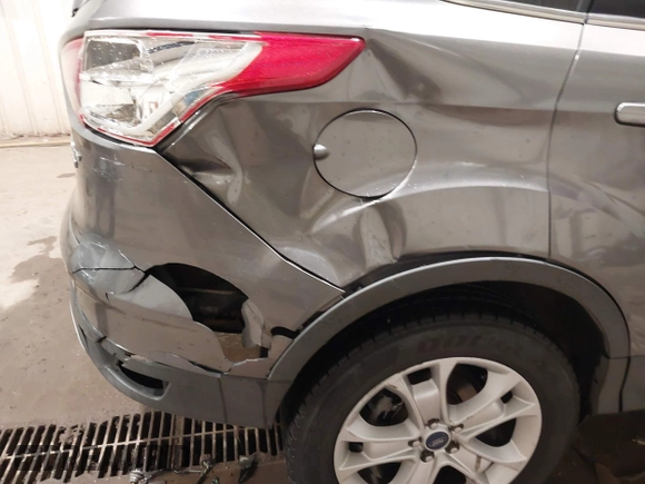 2014 Ford Escape Titanium with VIN 1FMCU9JX9EUA56421, listed as a IAAI auction lot 41392372 with 117,234 mi miles. Bid and sale history available at carsss.com. Image 18.