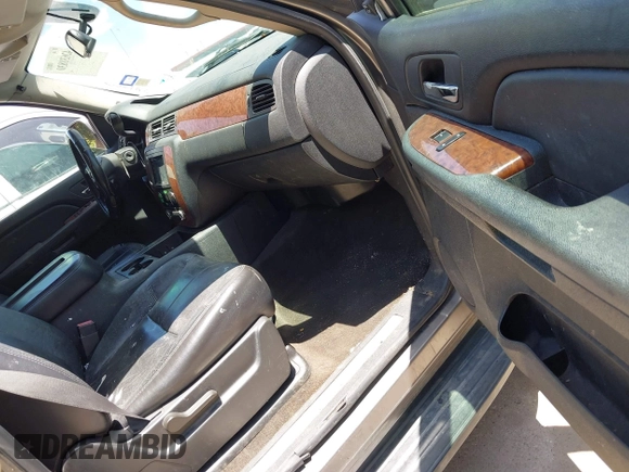 2007 Chevrolet Tahoe LT with VIN 1GNFC13007J405418, listed as a IAAI auction lot 42631830 with 225,156 mi miles and . Bid and sale history available at DreamBid. Image 5.
